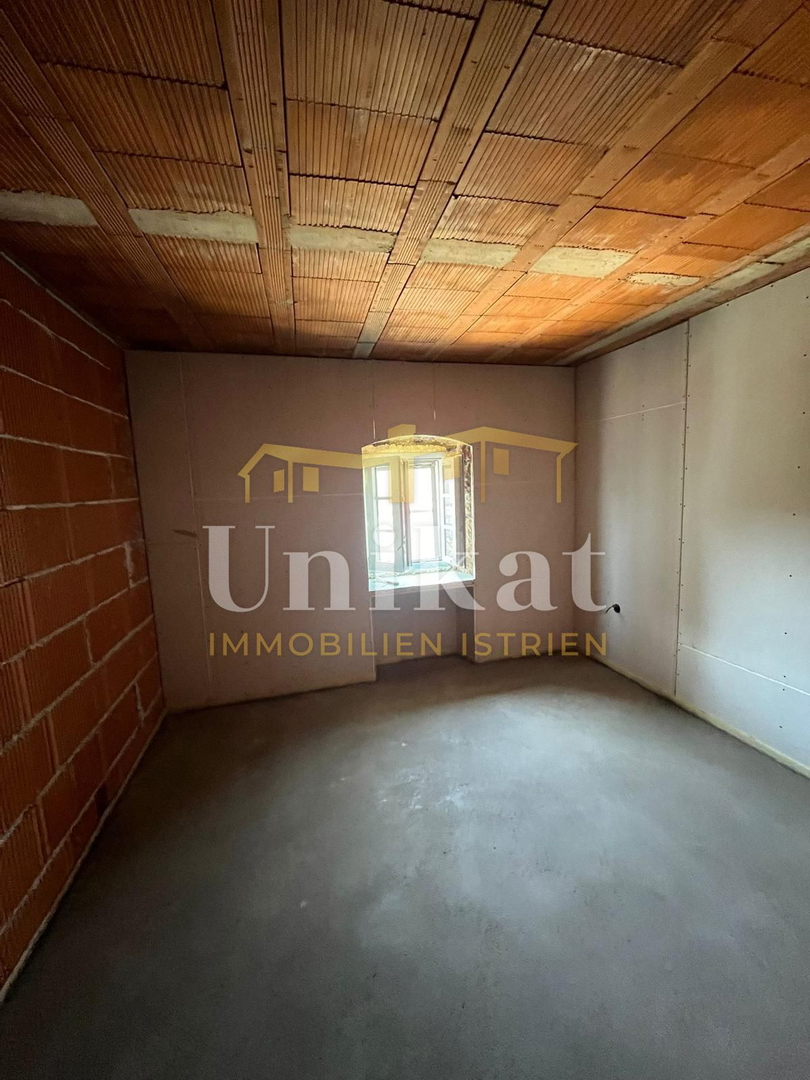 Casa in pietra vicino a Višnjan da completare